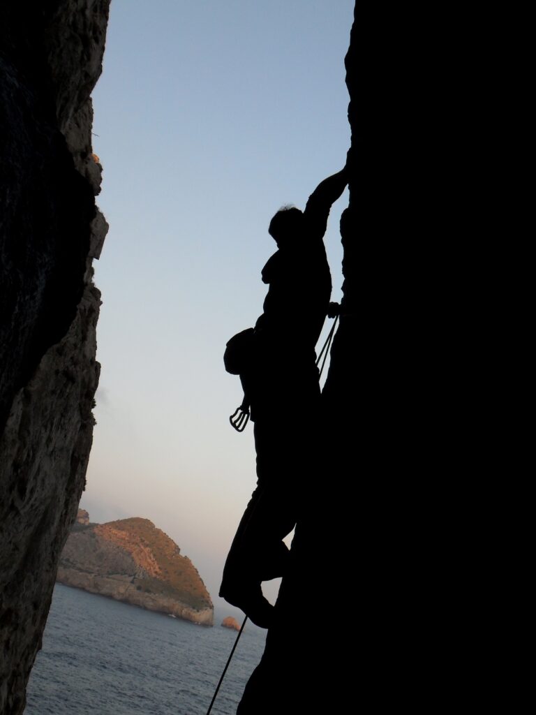 Climb! | Arrampica!